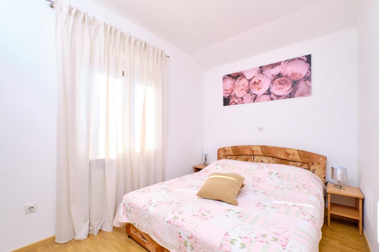 Apartments Vanda มาลีโลชินจ์ ภายนอก รูปภาพ